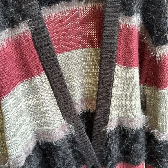 Beautiful TROUVE Black and Red Women's Long Cardigan Sweater - Picture 5 of 8